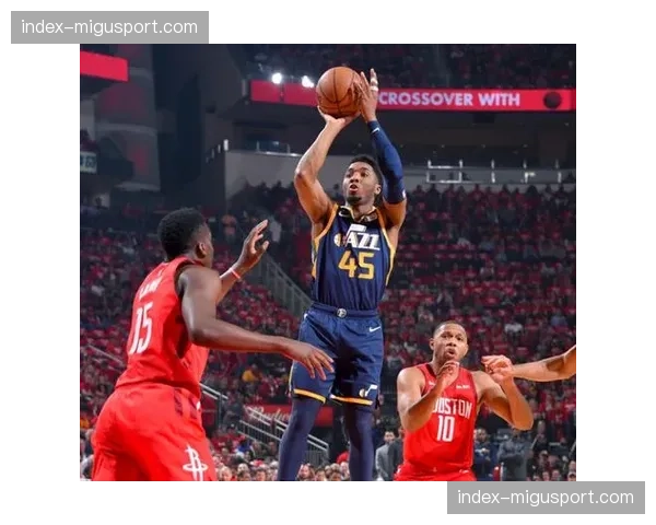 DFL（德国足球职业联盟）会议讨论下赛季起增加各队替补席报名人数至12人