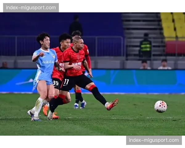 成都蓉城3-0完胜河南队豪取八连胜，索罗金韦世豪拜合拉木各入一球